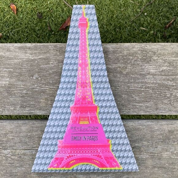 New Makeup Revolution Emily In Paris City Of Love Palette Eye Shadow Palette - Picture 4 of 6